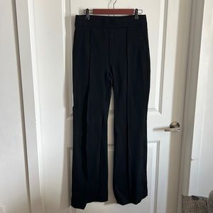 The Perfect Pant, Hi-Rise Flare
Color: Classic Black
Inseam: Regular
Size: L